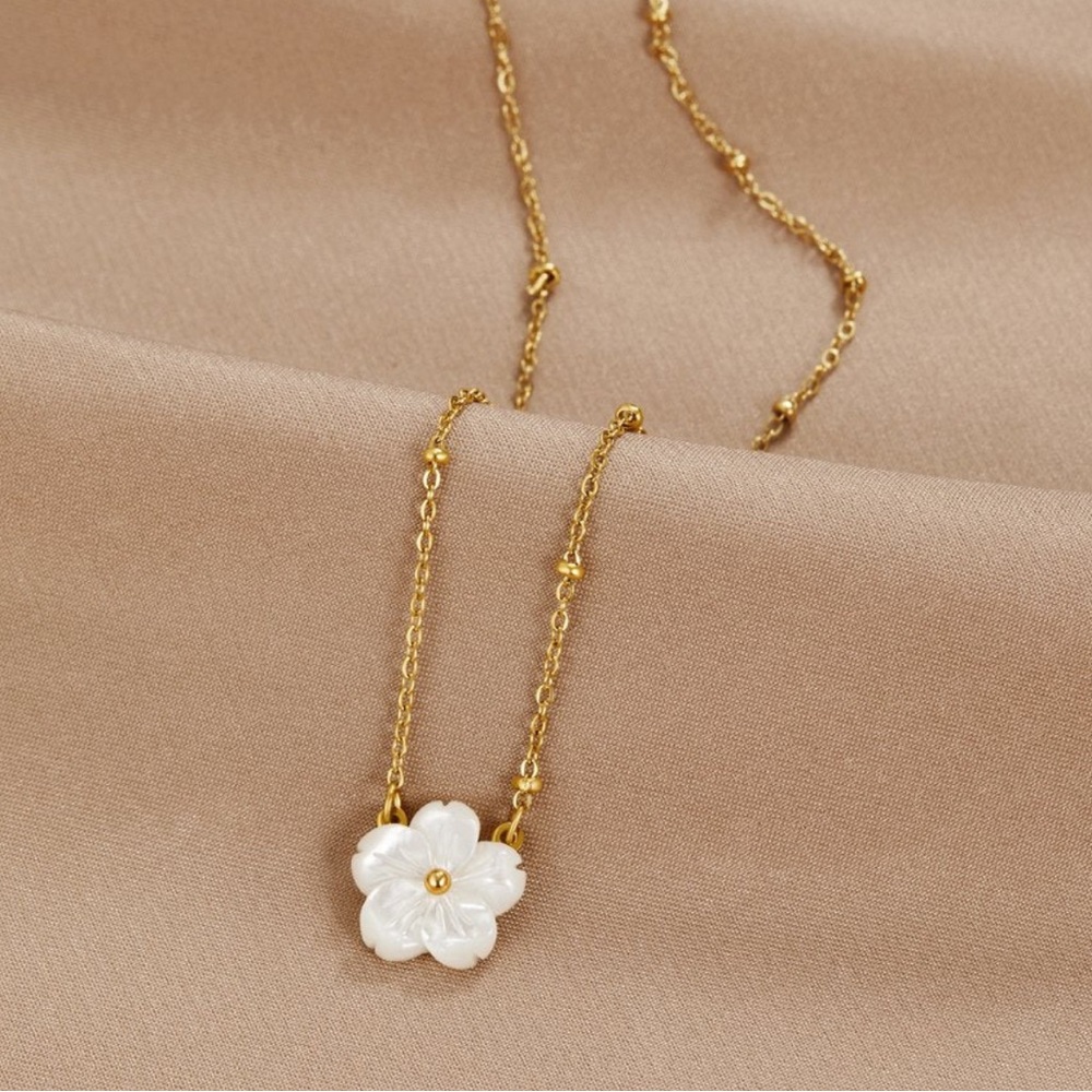 White Blossom Flower Necklace
